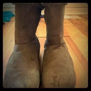 Grey airwalk zipper boots